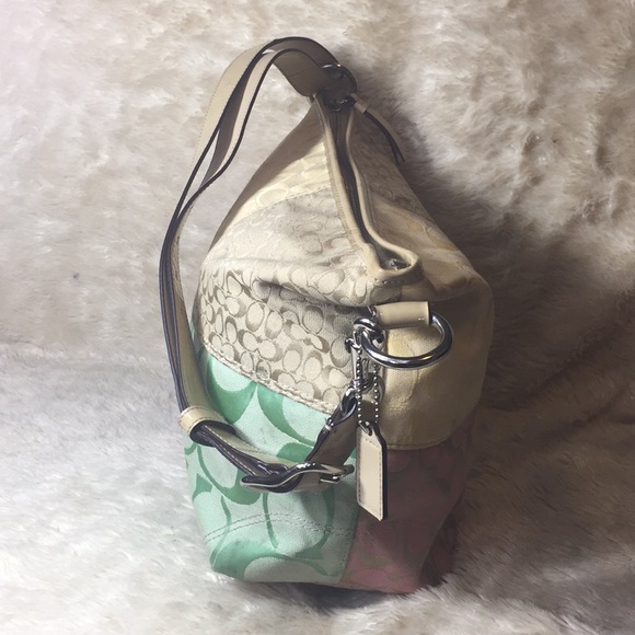 ⬇️Coach Signature pastel Patchwork Shoulder Bag - Picture 3 of 8